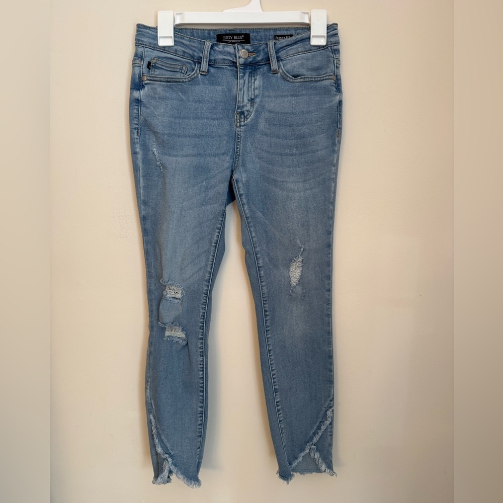 Judy Blue Skinny Fit Distressed Jeans Women’s Size 5/27 Medium Wash Raw Hem